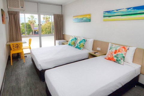 Palm Beach Hotel - Accommodation Broadbeach 0