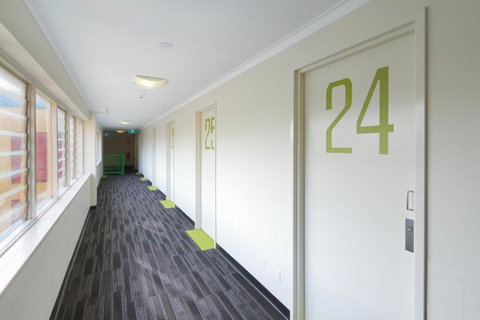 Palm Beach Hotel - Accommodation Broadbeach 29