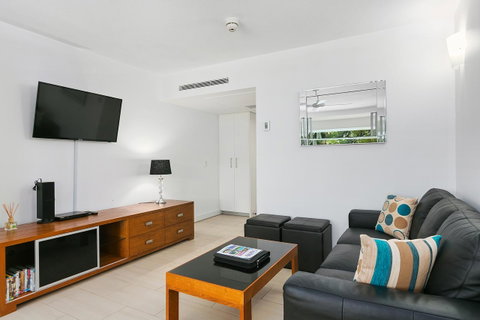 Palm Cove Beach Apartment - Accommodation Broadbeach 18