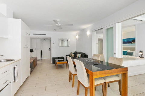 Palm Cove Beach Apartment - Accommodation Broadbeach 8