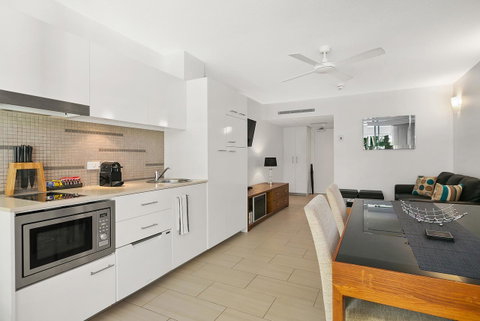 Palm Cove Beach Apartment - Accommodation Broadbeach 7