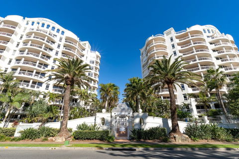ULTIQA Burleigh Mediterranean Resort - Accommodation Broadbeach 13