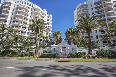 ULTIQA Burleigh Mediterranean Resort - Accommodation Broadbeach 19