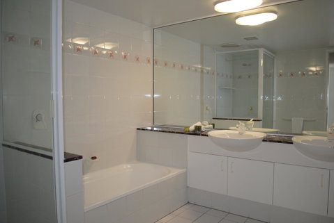 BeachView Apartments At Villa Paradiso - Accommodation Broadbeach 5
