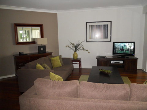 BeachView Apartments At Villa Paradiso - Accommodation Broadbeach 9