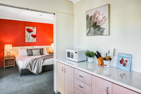 Coral Tree Inn - Accommodation Broadbeach 3