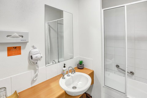 Coral Tree Inn - Accommodation Broadbeach 33