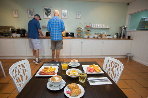 Coral Tree Inn - Accommodation Broadbeach 8