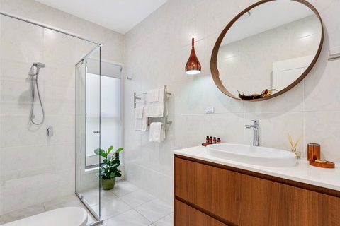 Bower 63 - Accommodation Broadbeach 13