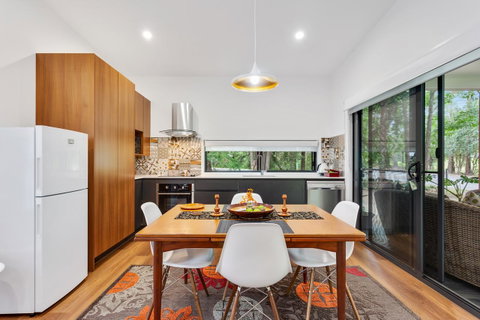 Bower 63 - Accommodation Broadbeach 2