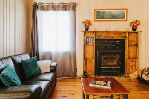 Apple Blossom Cottages - Accommodation Broadbeach 4