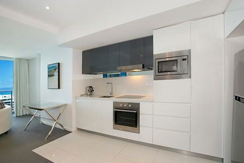 Number 1 H Residences - WiFi, Parking & More By Gold Coast Holidays - Accommodation Broadbeach 2