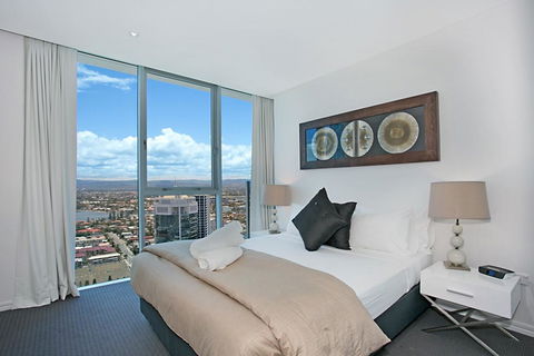 Number 1 H Residences - WiFi, Parking & More By Gold Coast Holidays - Accommodation Broadbeach 5