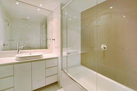 Number 1 H Residences - WiFi, Parking & More By Gold Coast Holidays - Accommodation Broadbeach 13