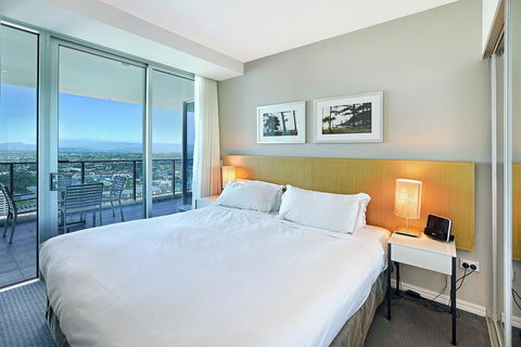 Number 1 H Residences - WiFi, Parking & More By Gold Coast Holidays - Accommodation Broadbeach 16