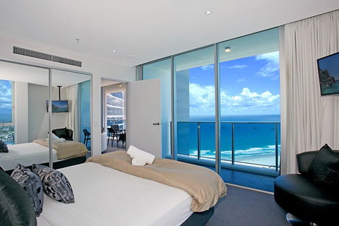 Number 1 H Residences - WiFi, Parking & More By Gold Coast Holidays - Accommodation Broadbeach 8