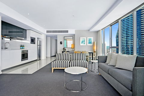 Number 1 H Residences - WiFi, Parking & More By Gold Coast Holidays - Accommodation Broadbeach 33