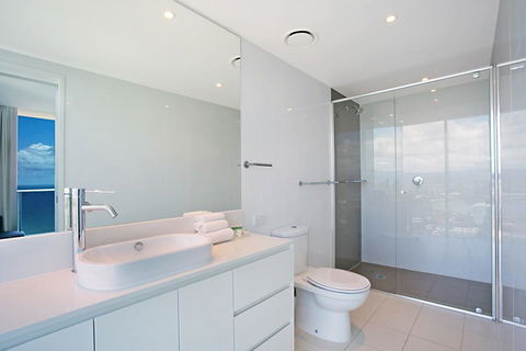 Number 1 H Residences - WiFi, Parking & More By Gold Coast Holidays - Accommodation Broadbeach 6