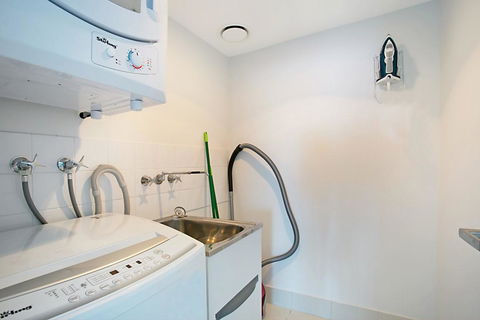 Number 1 H Residences - WiFi, Parking & More By Gold Coast Holidays - Accommodation Broadbeach 1