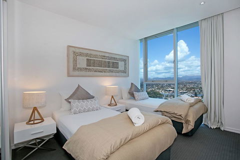 Number 1 H Residences - WiFi, Parking & More By Gold Coast Holidays - Accommodation Broadbeach 4