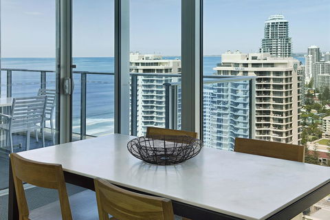 Number 1 H Residences - WiFi, Parking & More By Gold Coast Holidays - Accommodation Broadbeach 17