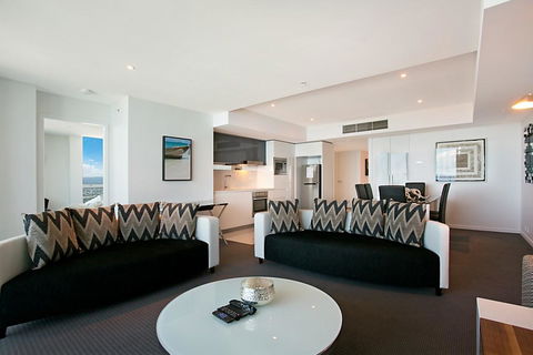 Number 1 H Residences - WiFi, Parking & More By Gold Coast Holidays - Accommodation Broadbeach 11