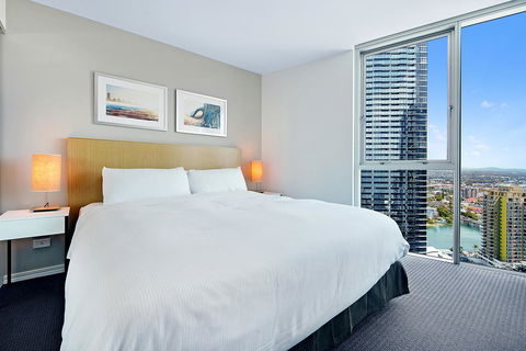 Number 1 H Residences - WiFi, Parking & More By Gold Coast Holidays - Accommodation Broadbeach 32