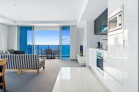 Number 1 H Residences - WiFi, Parking & More By Gold Coast Holidays - Accommodation Broadbeach 37