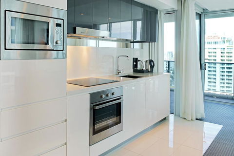 Number 1 H Residences - WiFi, Parking & More By Gold Coast Holidays - Accommodation Broadbeach 18