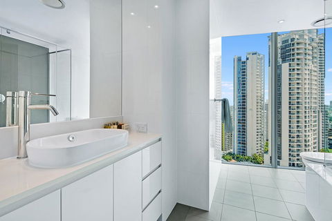 Number 1 H Residences - WiFi, Parking & More By Gold Coast Holidays - Accommodation Broadbeach 29