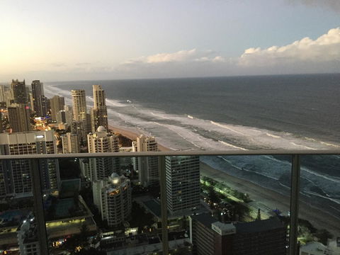 Number 1 H Residences - WiFi, Parking & More By Gold Coast Holidays - Accommodation Broadbeach 23
