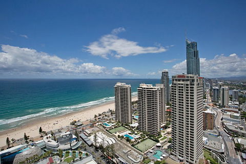 Number 1 H Residences - WiFi, Parking & More By Gold Coast Holidays - Accommodation Broadbeach 9