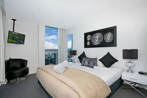 Number 1 H Residences - WiFi, Parking & More By Gold Coast Holidays - Accommodation Broadbeach 7