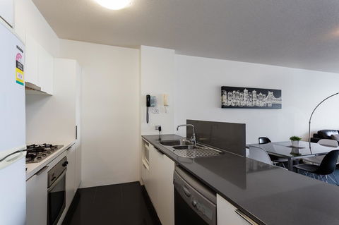 Oxygen Apartments - Accommodation Broadbeach 11