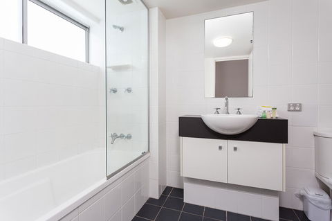 Oxygen Apartments - Accommodation Broadbeach 12