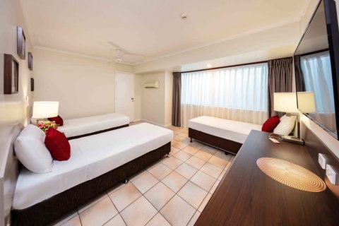 Hides Hotel - Accommodation Broadbeach 9
