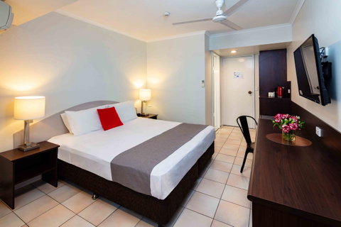 Hides Hotel - Accommodation Broadbeach 3