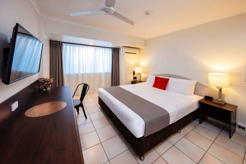 Hides Hotel - Accommodation Broadbeach 0