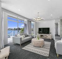 Havana Blue - Large 4 Bedroom Family Home - Accommodation Broadbeach