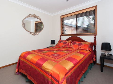 Wildflowers @ Fingal Bay - Accommodation Broadbeach 2