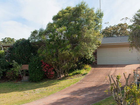 Wildflowers @ Fingal Bay - Accommodation Broadbeach 1