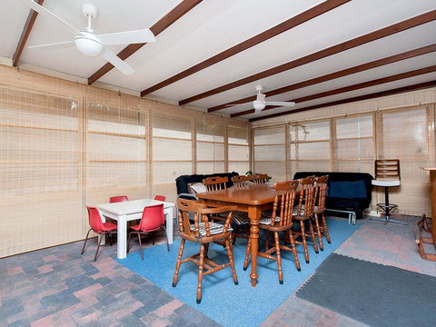 Wildflowers @ Fingal Bay - Accommodation Broadbeach 3