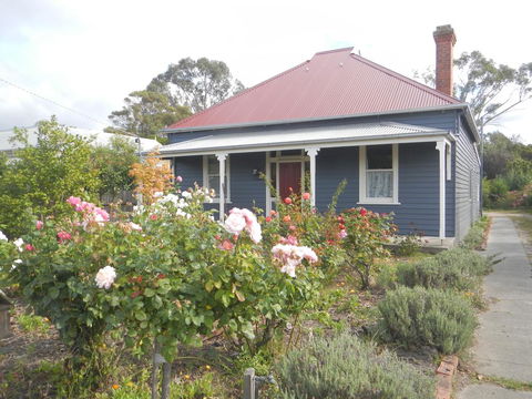 Yarram Cottage: Art And Accommodation - Accommodation Broadbeach 0