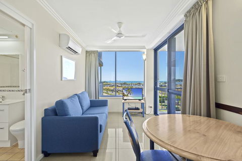 AirliediseNO Hills5min Walk 2 Port Of Airlie/Ferry TerminalWiFiNetflix - Accommodation Broadbeach 3