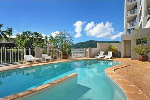 AirliediseNO Hills5min Walk 2 Port Of Airlie/Ferry TerminalWiFiNetflix - Accommodation Broadbeach 2