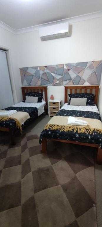 A Cosy Villa, Close To All Essentials - Accommodation Broadbeach 0