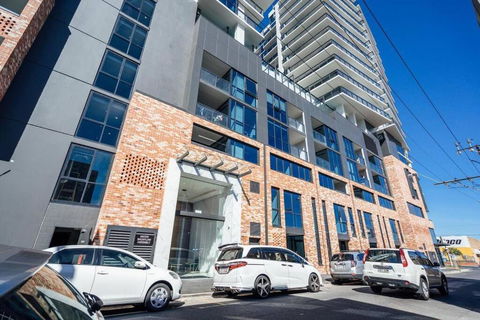 A Cut Above The West 3BR Staycation Pool Gym - Accommodation Broadbeach 1