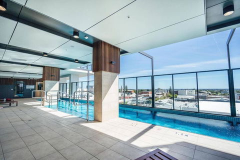A Cut Above The West 3BR Staycation Pool Gym - Accommodation Broadbeach 4