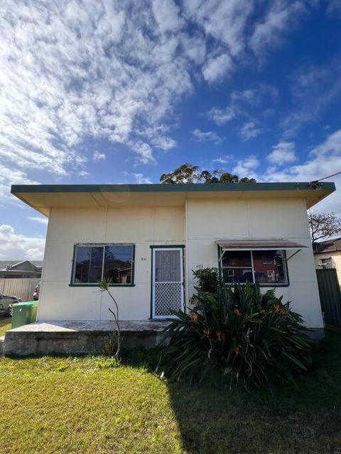 A Delightful Two-bedroom Cottage On Toowoon Bay. - Accommodation Broadbeach 1