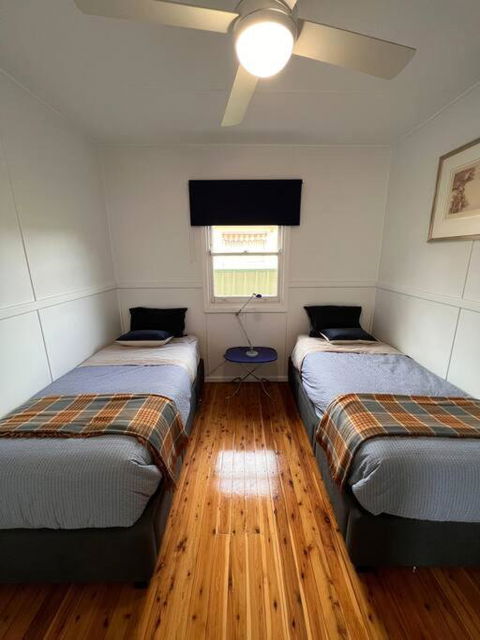 A Delightful Two-bedroom Cottage On Toowoon Bay. - Accommodation Broadbeach 2